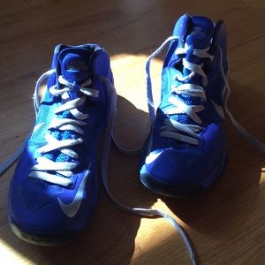 Nike Hyper Distruptor Basketball Sneakers